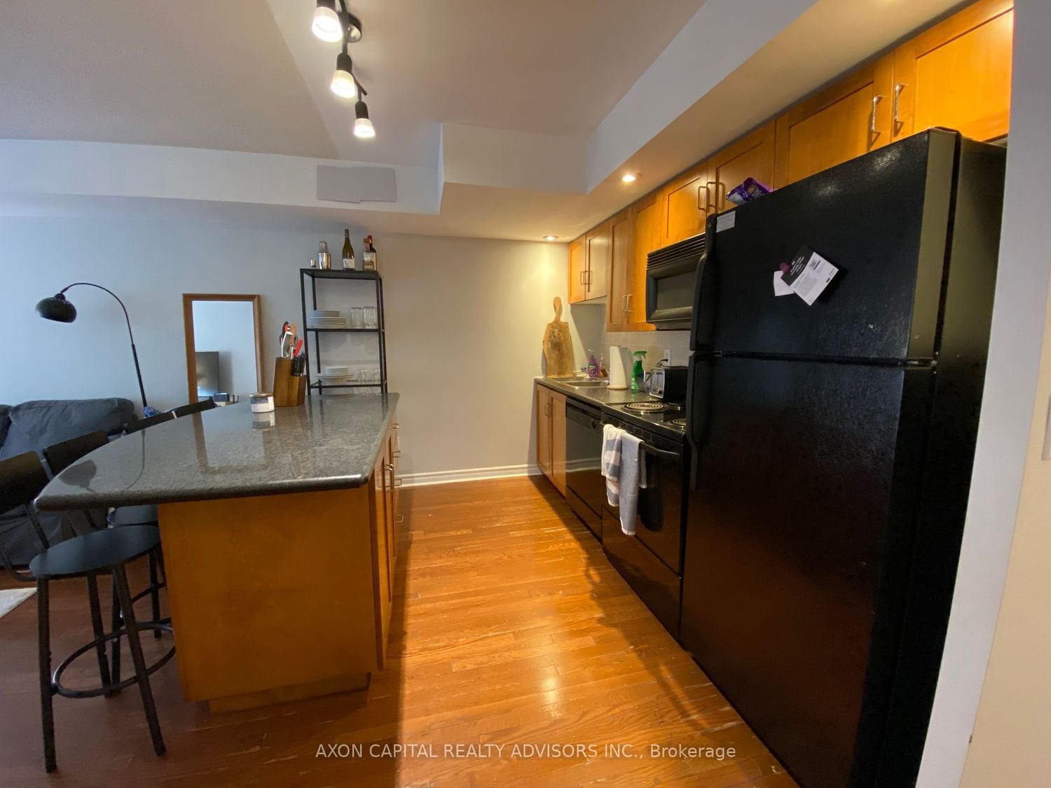 270 Wellington St W, unit 205 for sale - image #4