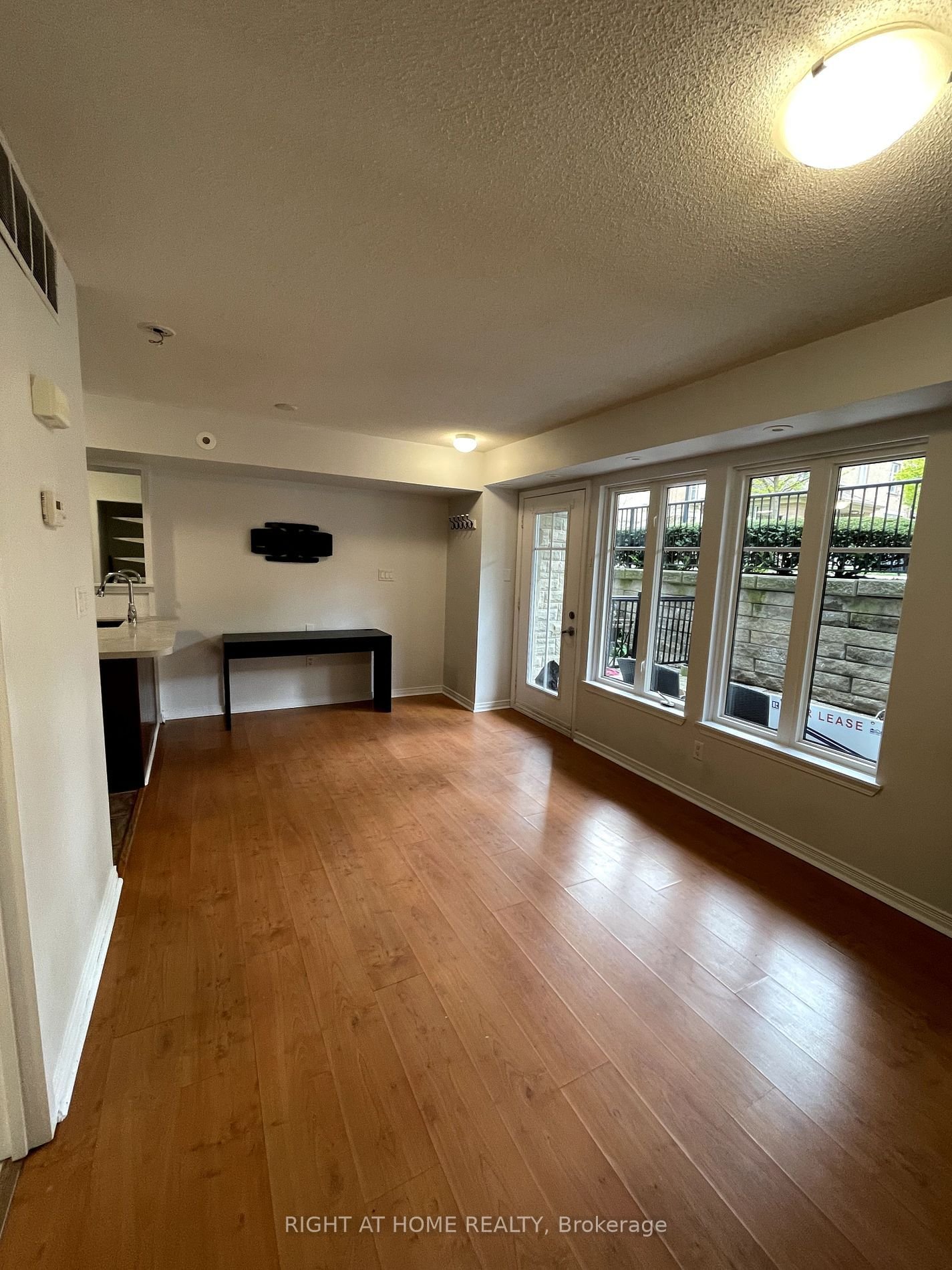 46 East Liberty St, unit 522 for rent - image #3