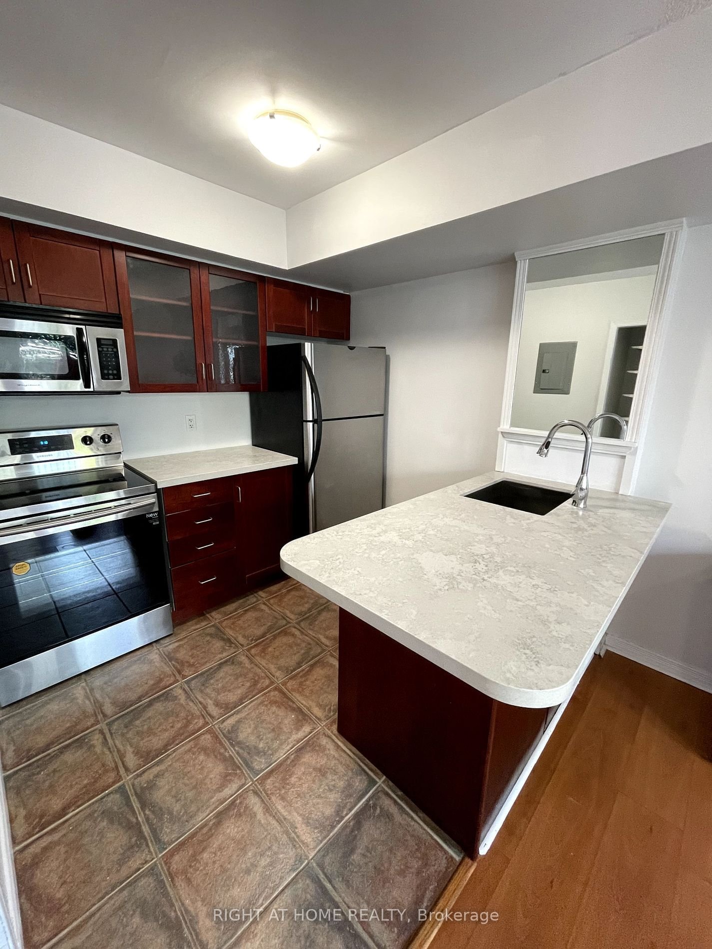 46 East Liberty St, unit 522 for rent - image #5