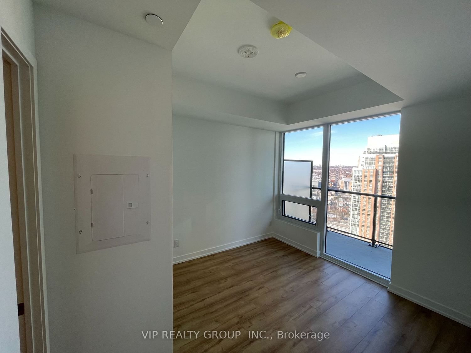 135 East Liberty St, unit 2207 for rent - image #11