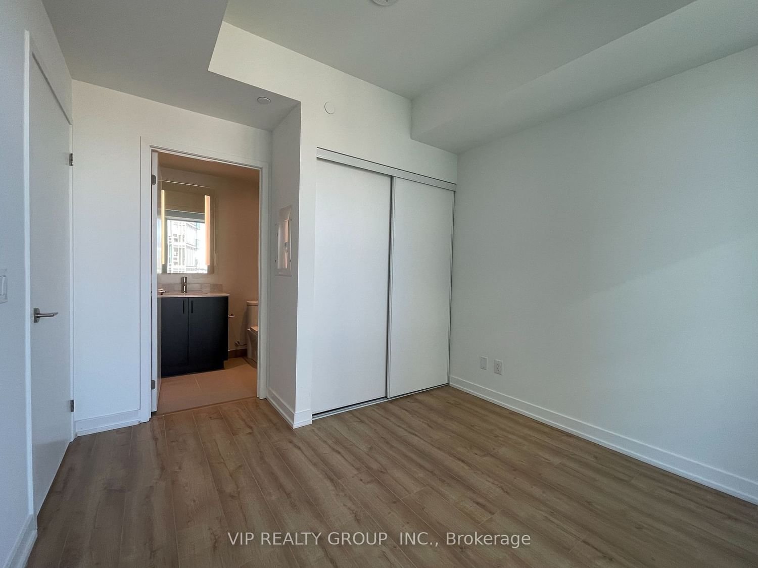 135 East Liberty St, unit 2207 for rent - image #12