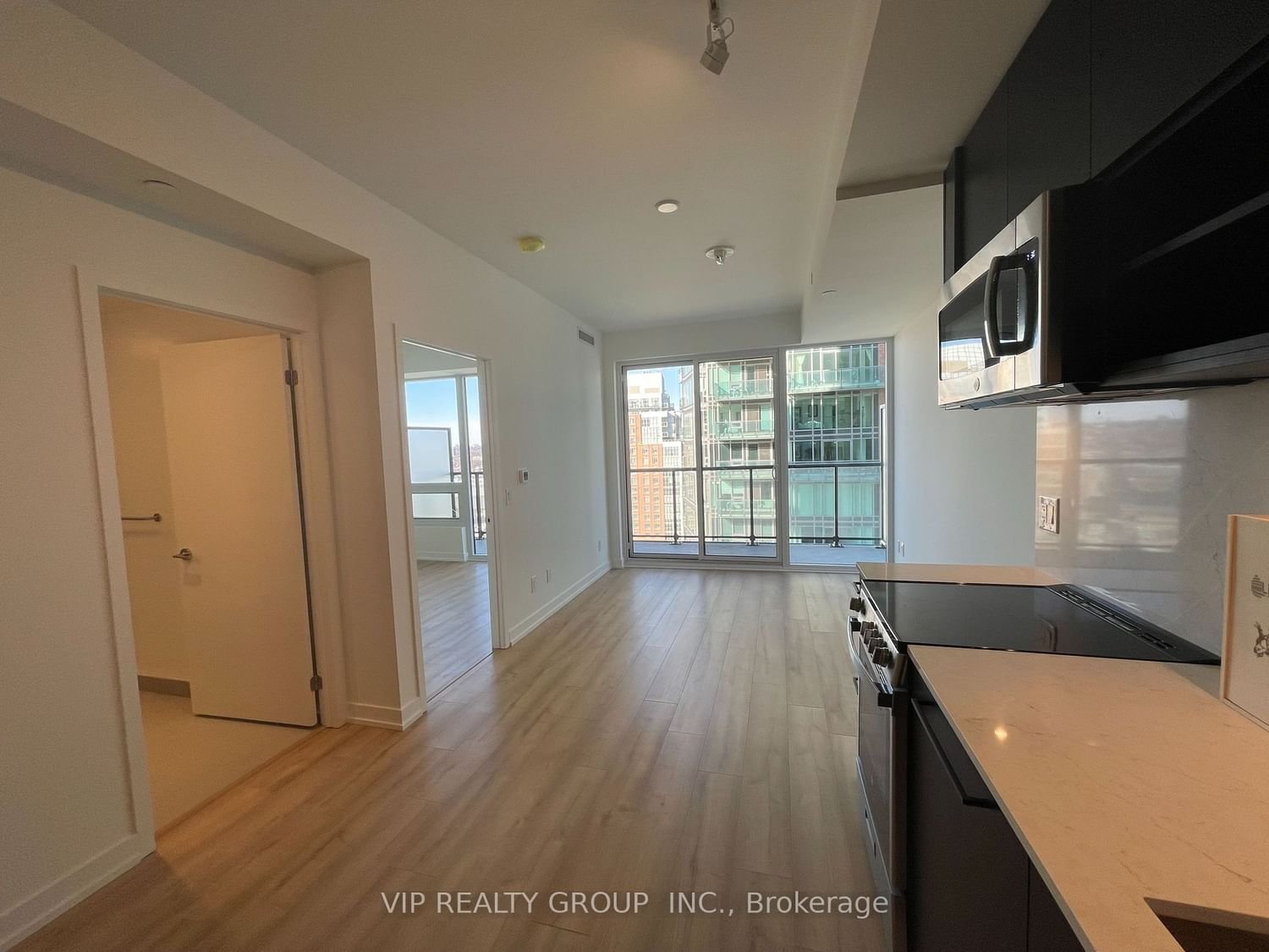 135 East Liberty St, unit 2207 for rent - image #3