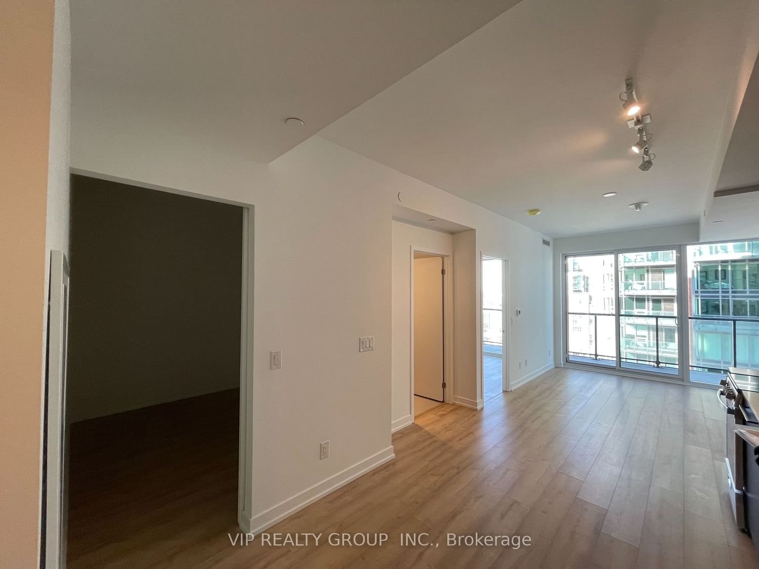 135 East Liberty St, unit 2207 for rent - image #4