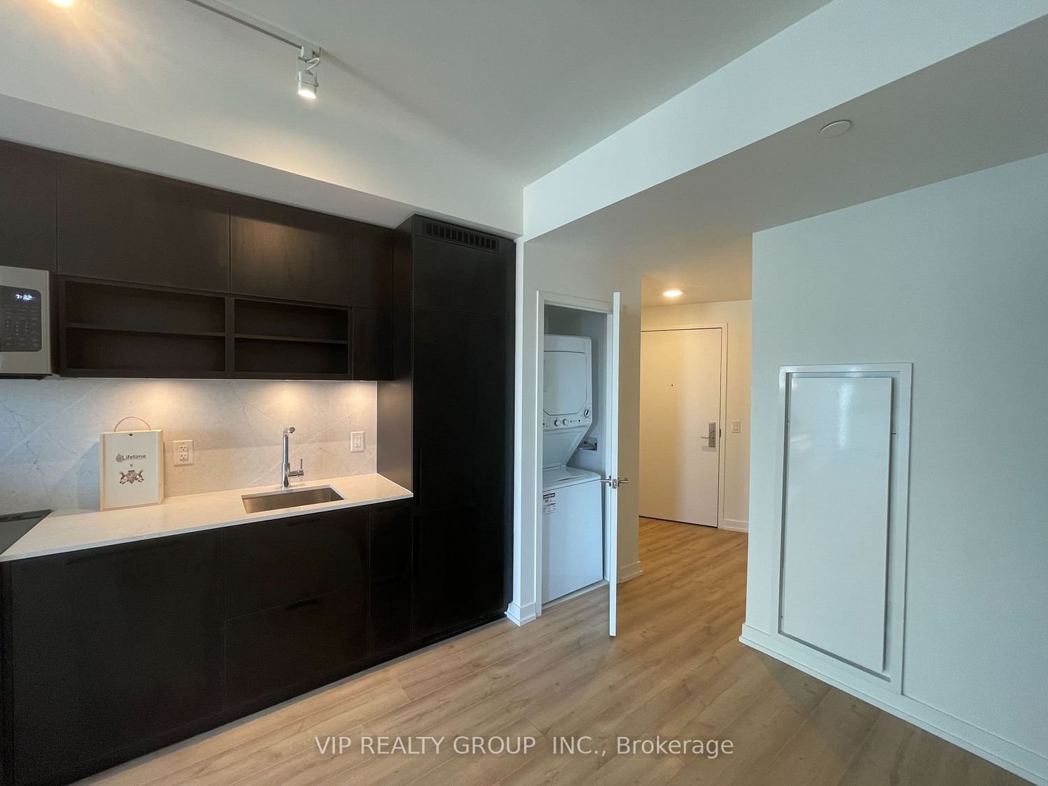 135 East Liberty St, unit 2207 for rent - image #5
