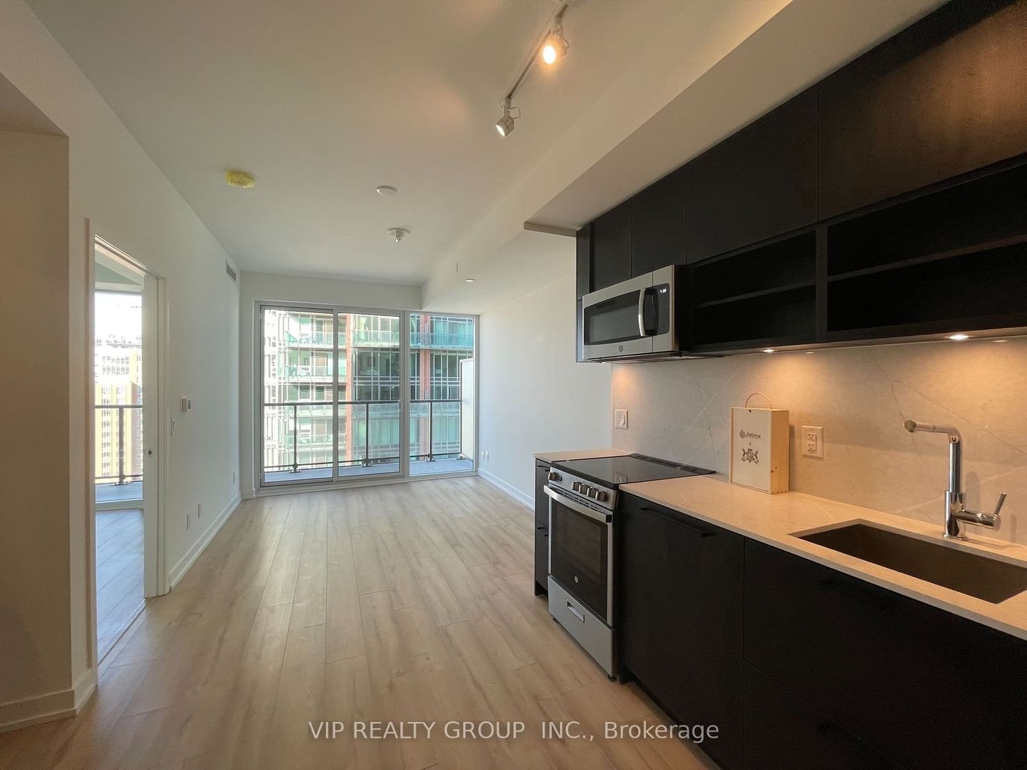 135 East Liberty St, unit 2207 for rent - image #7