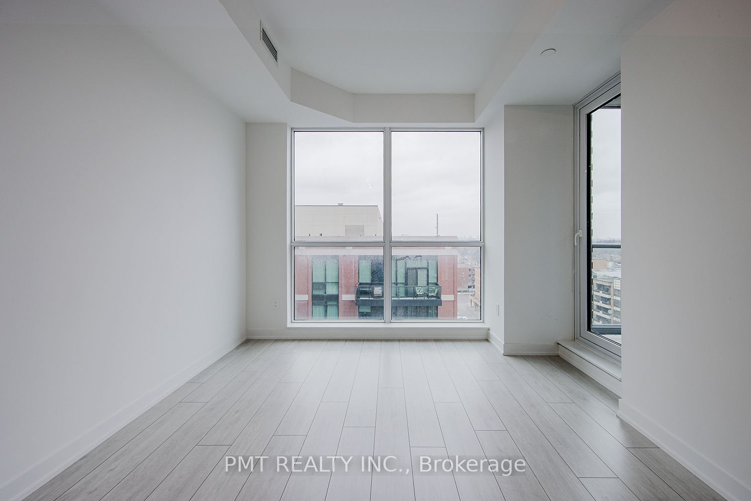 31 Tippett Rd, unit 902 for rent - image #11