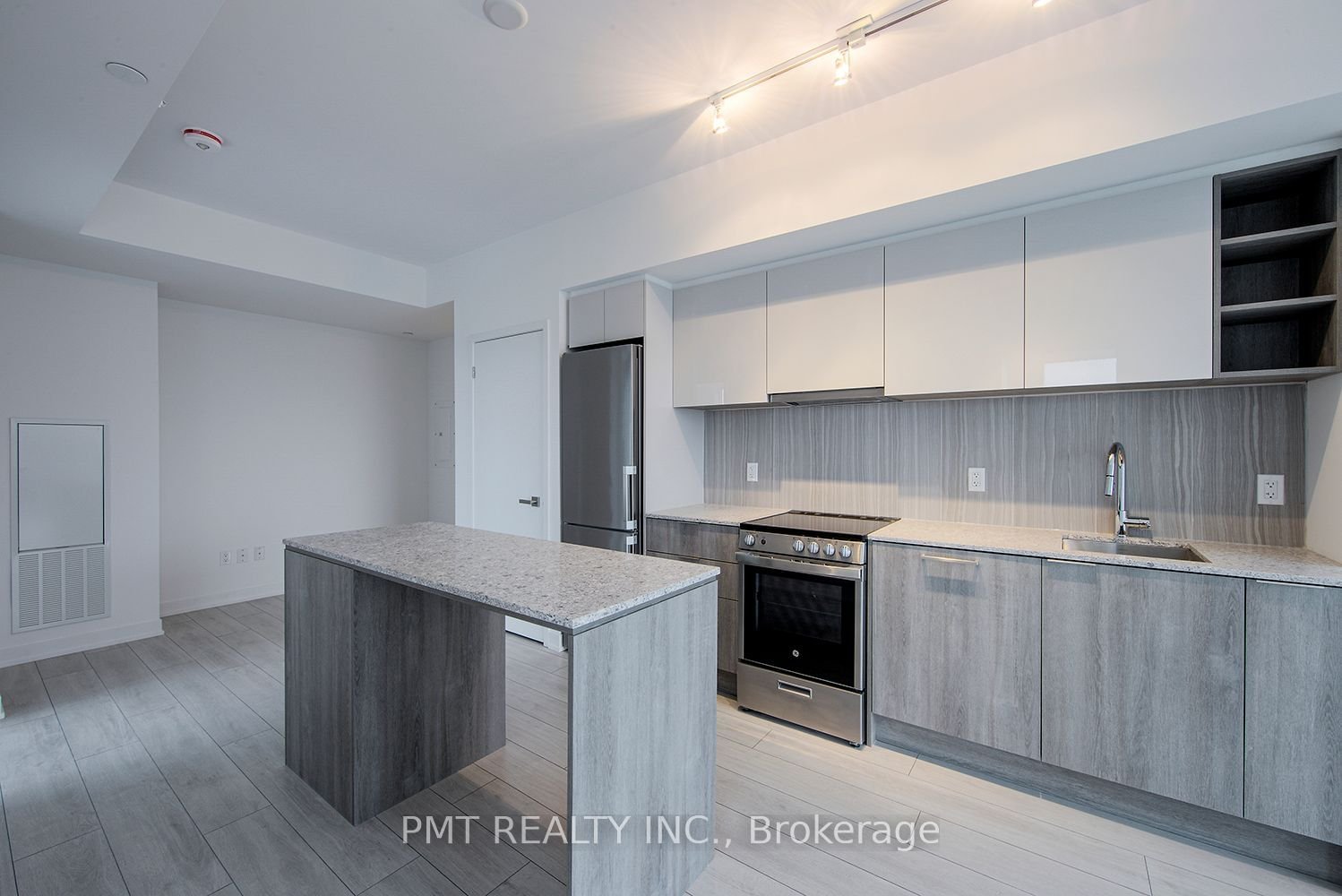 31 Tippett Rd, unit 902 for rent - image #7