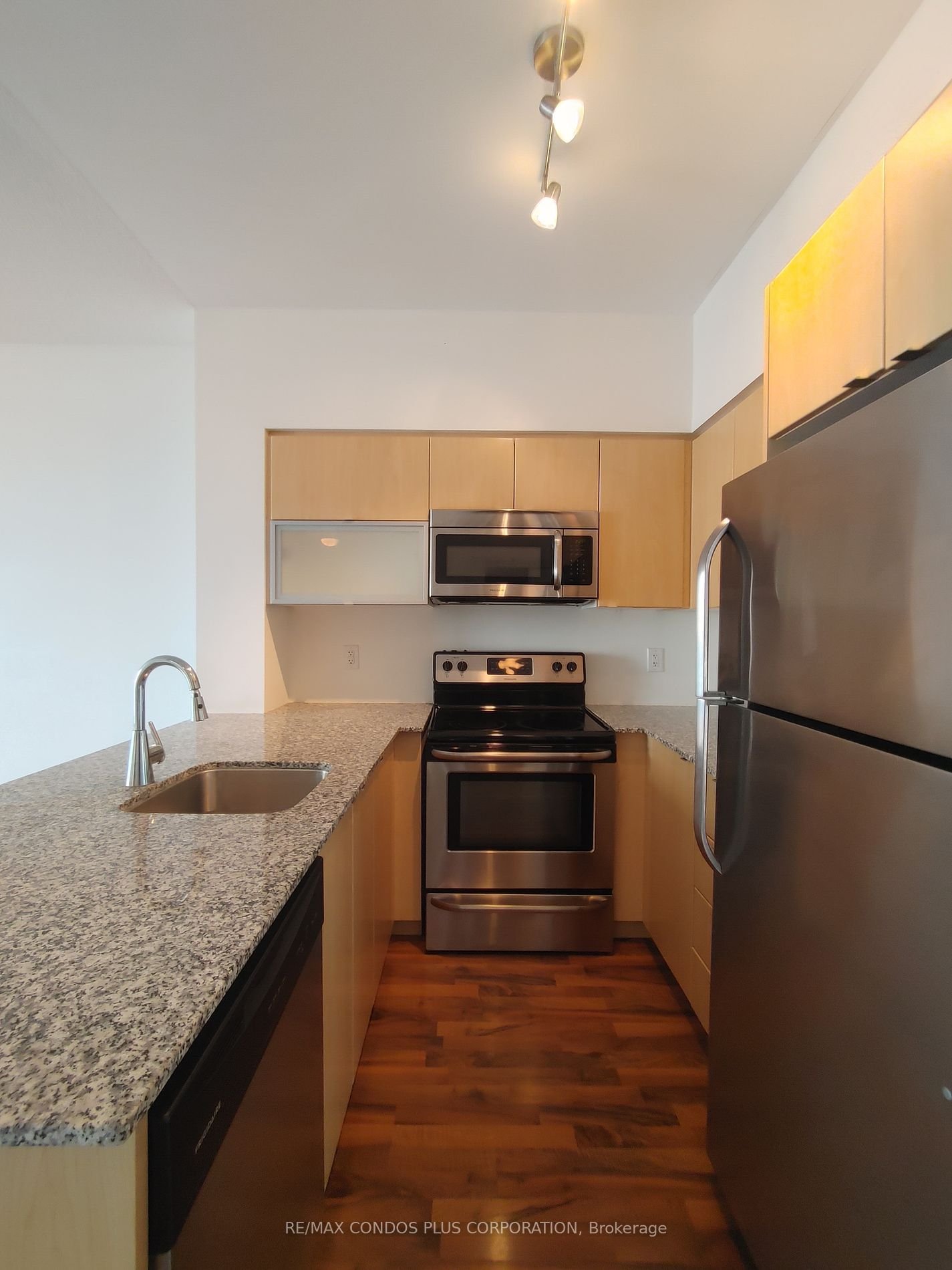 150 East Liberty St, unit 616 for rent - image #2