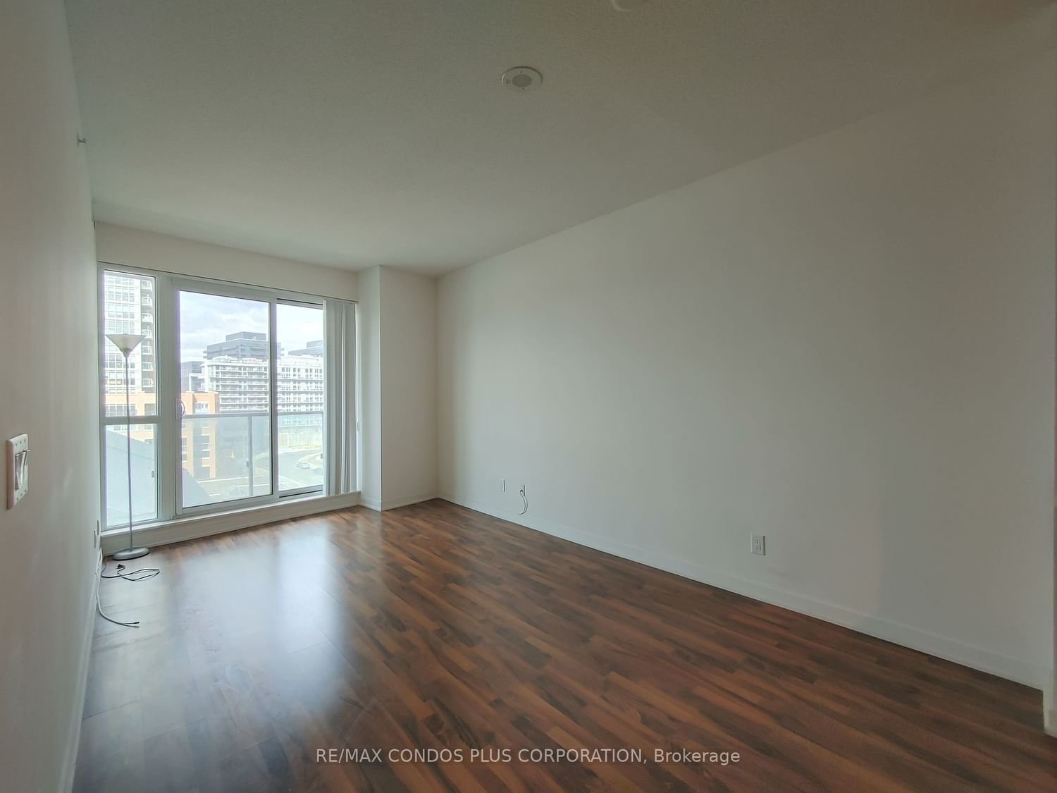 150 East Liberty St, unit 616 for rent - image #4