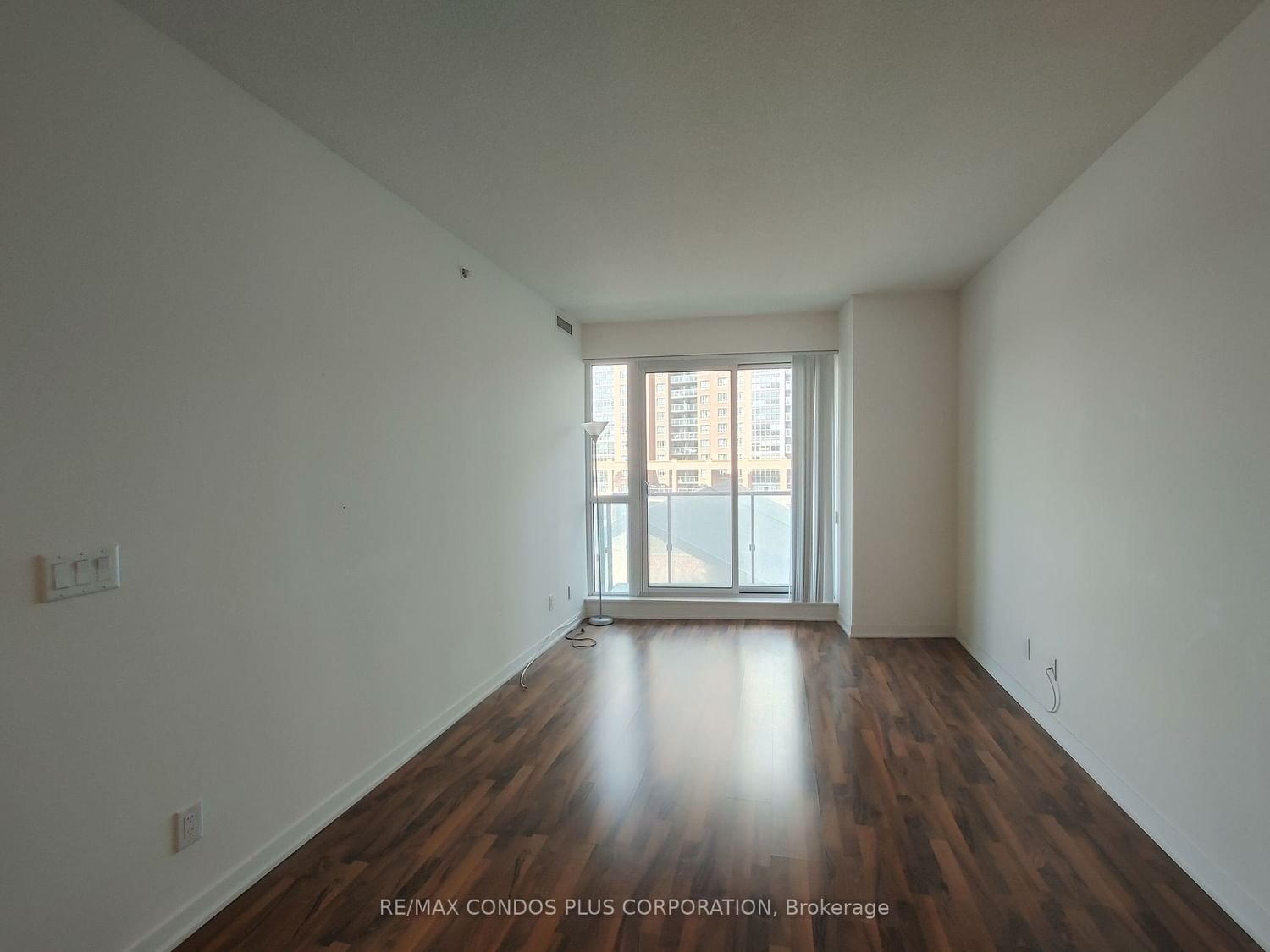 150 East Liberty St, unit 616 for rent - image #5