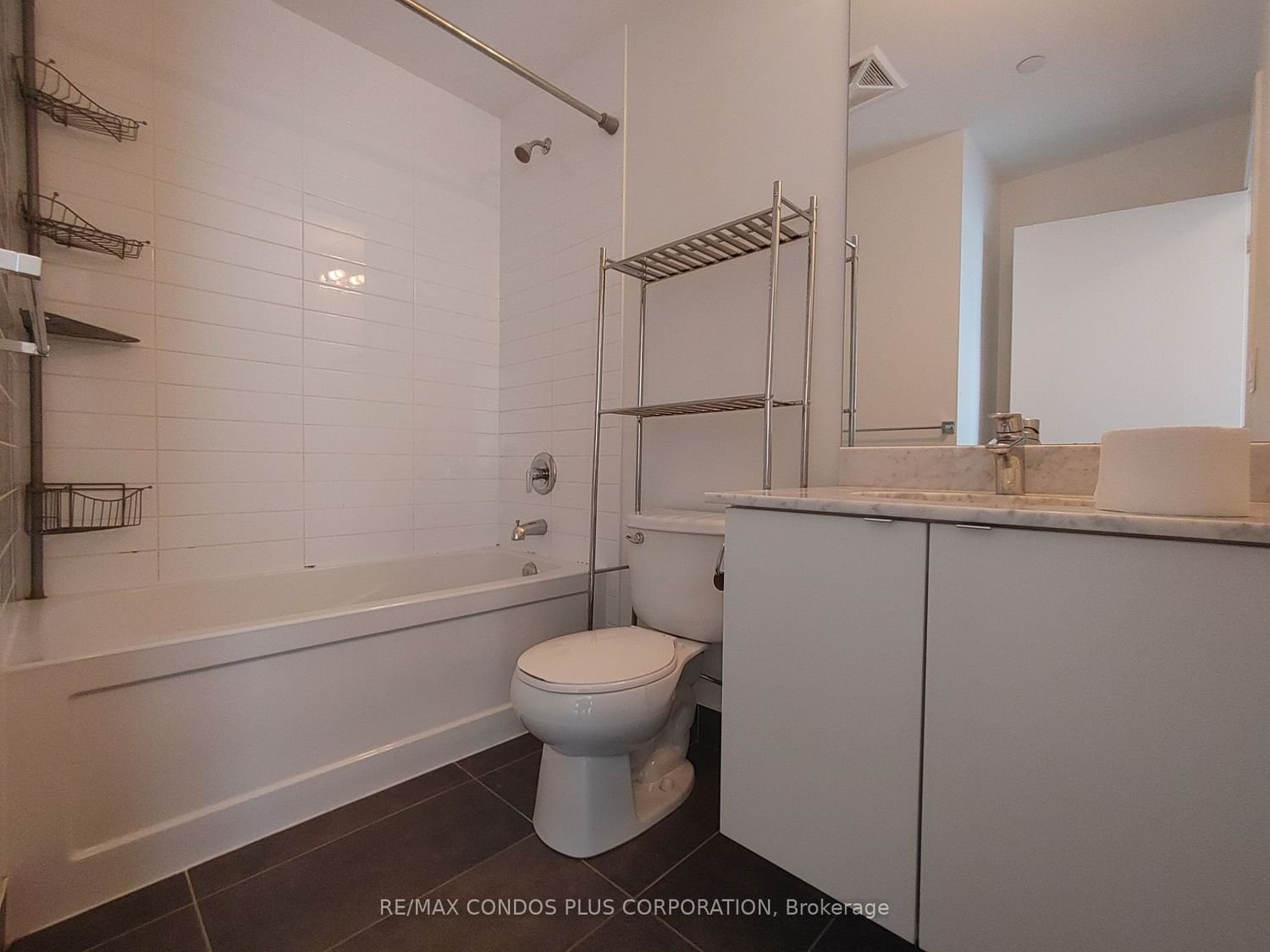 150 East Liberty St, unit 616 for rent - image #8