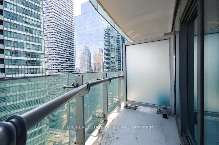 14 York St S, unit 2211 for rent - image #4