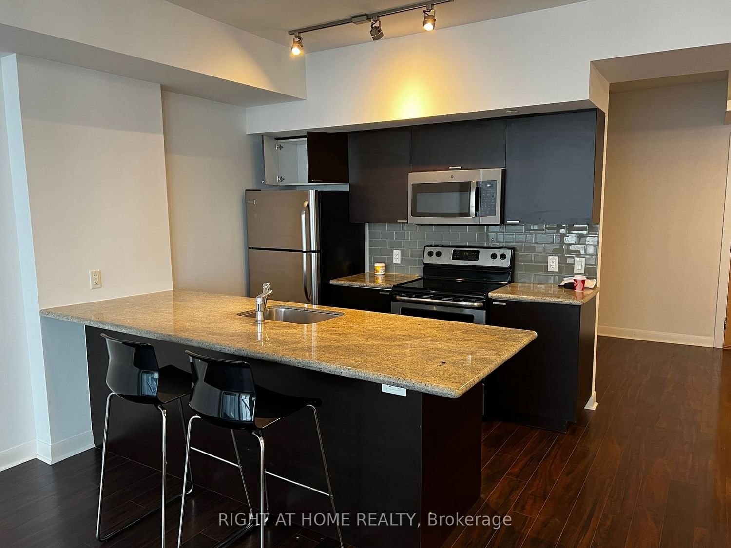 375 King St W, unit 905 for rent - image #1