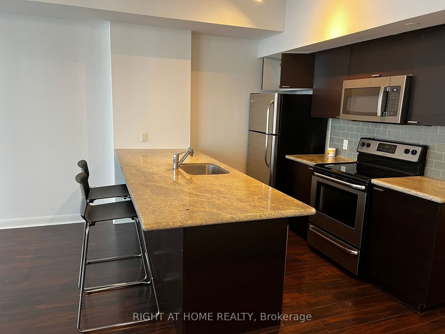 375 King St W, unit 905 for rent - image #5