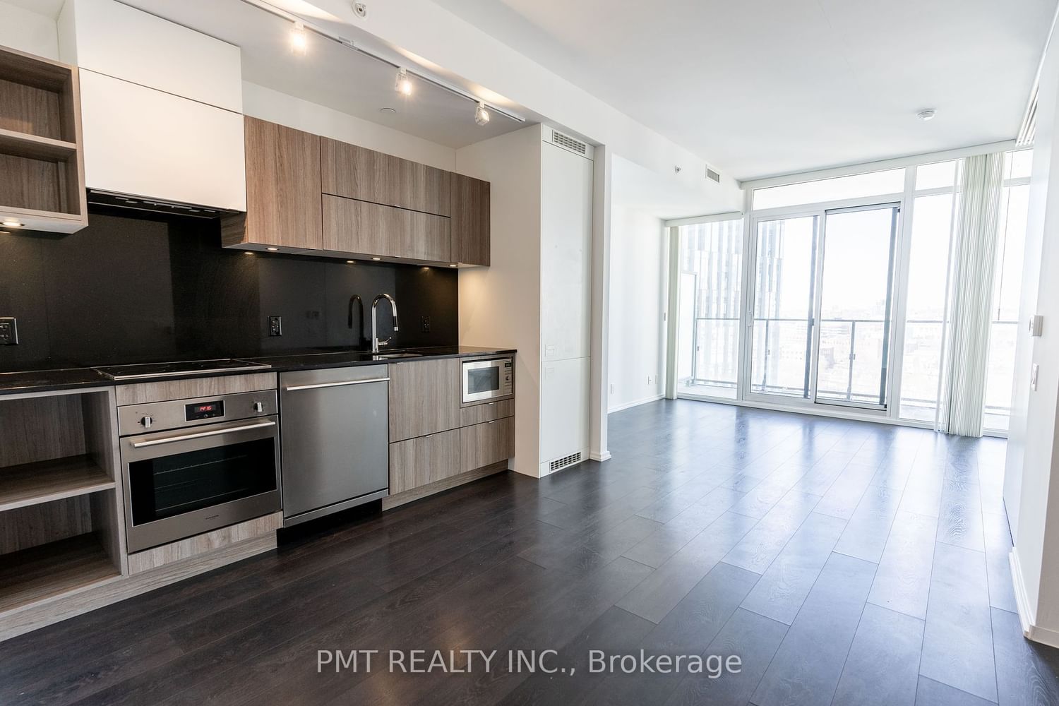 125 Peter St, unit 1403 for rent - image #2