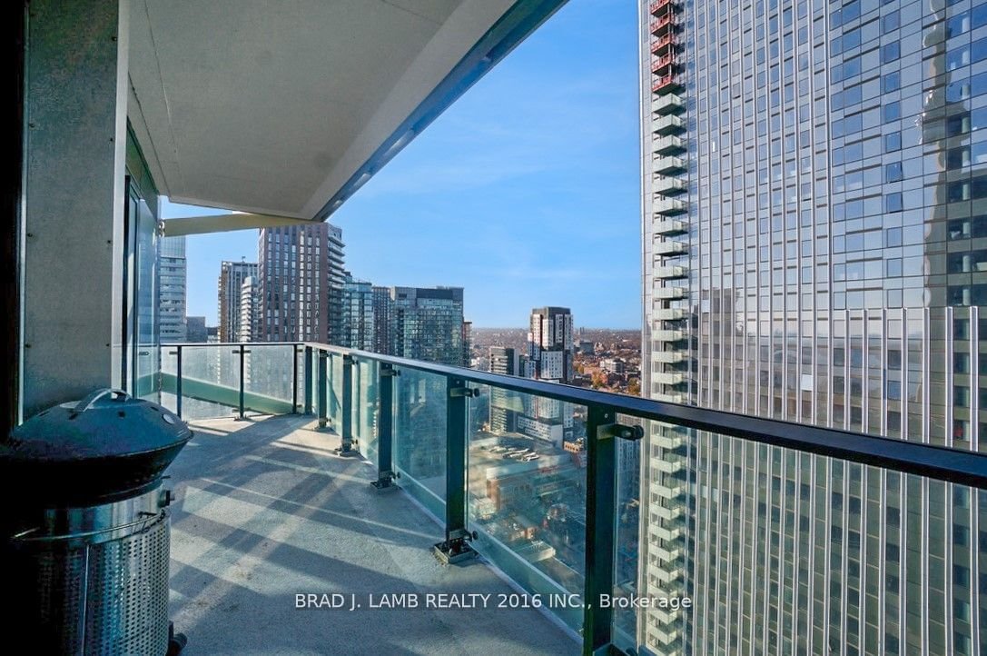 224 King St W, unit 3701 for rent - image #15