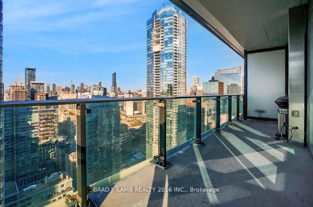 224 King St W, unit 3701 for rent - image #16