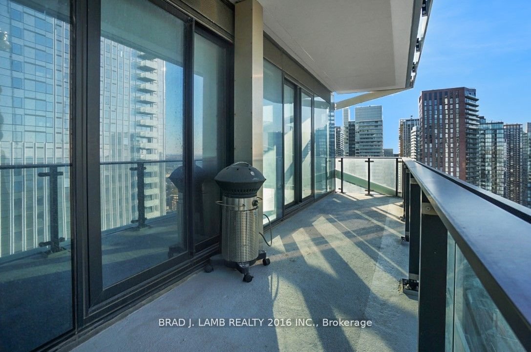 224 King St W, unit 3701 for rent - image #17