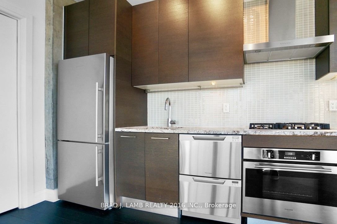 224 King St W, unit 3701 for rent - image #3