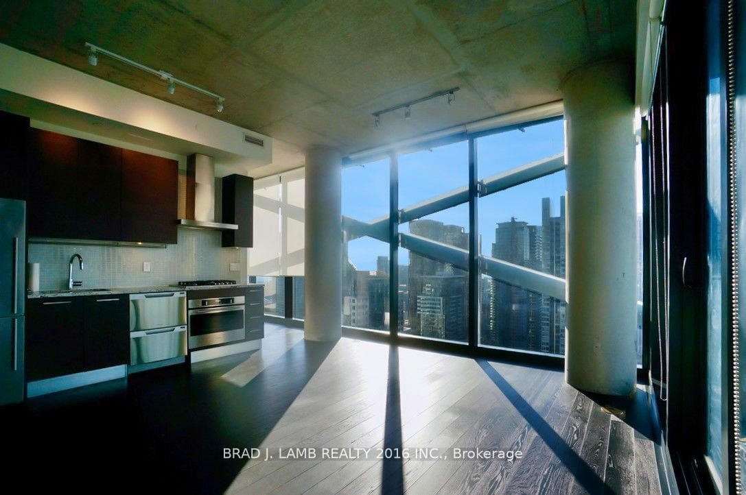 224 King St W, unit 3701 for rent - image #5