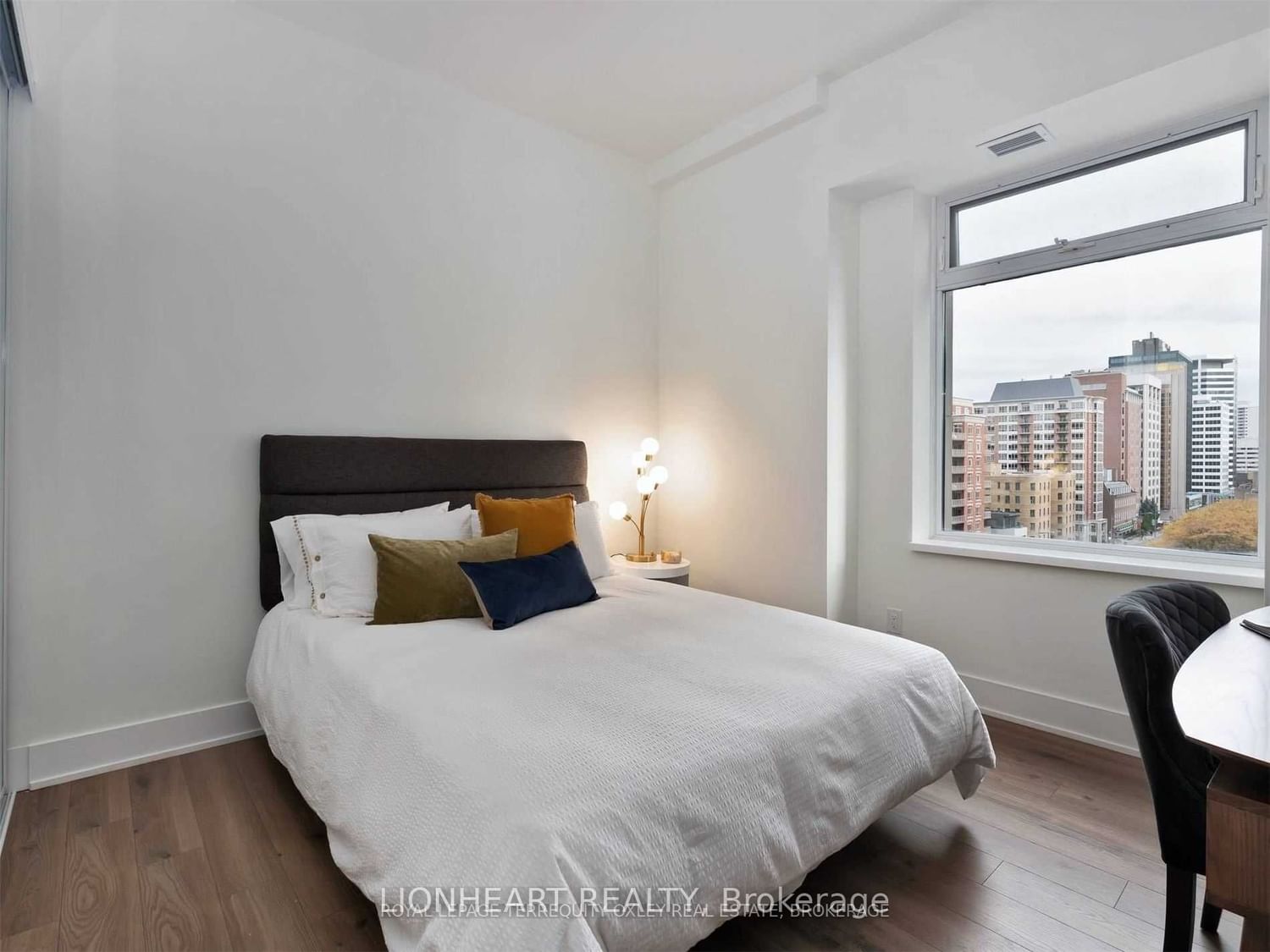 111 St Clair Ave W, unit 605 for sale - image #13