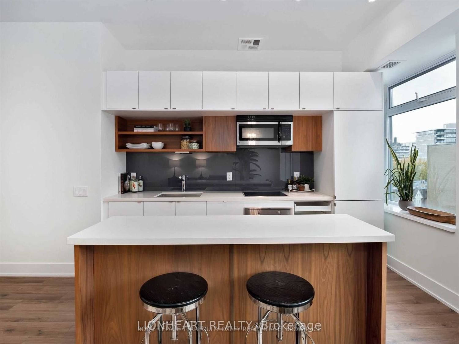 111 St Clair Ave W, unit 605 for sale - image #2