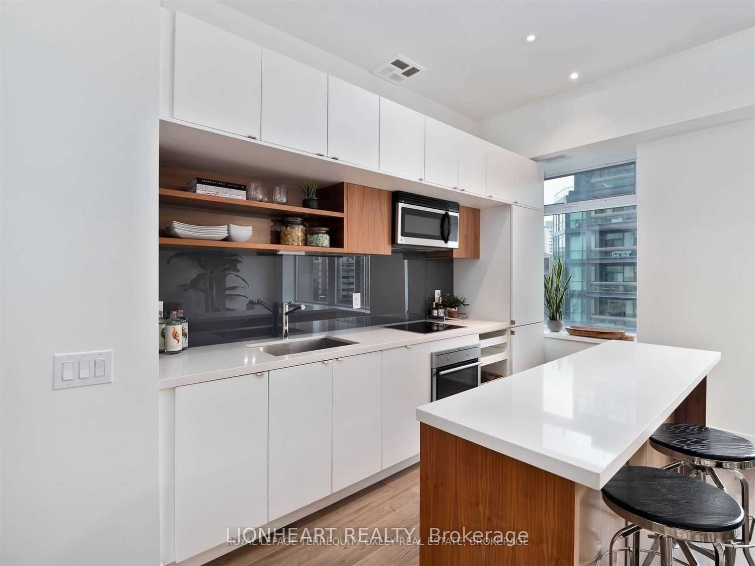 111 St Clair Ave W, unit 605 for sale - image #3