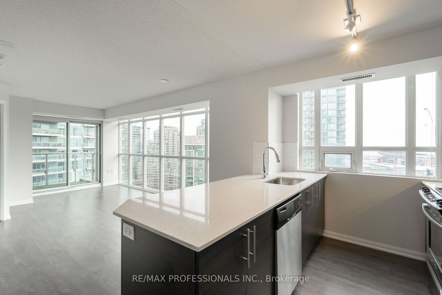 125 Western Battery Rd, unit 1607 for rent - image #7