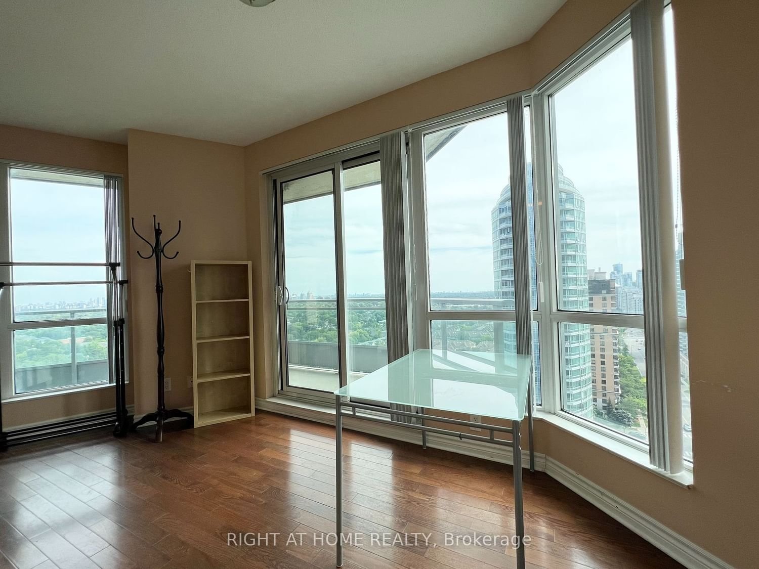 18 Holmes Ave, unit 1803 for rent - image #5