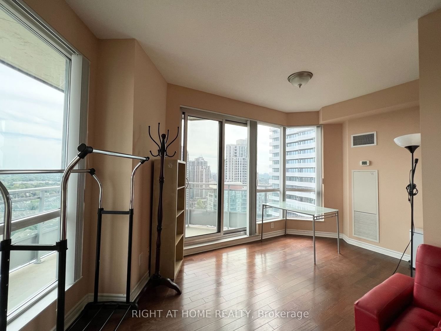 18 Holmes Ave, unit 1803 for rent - image #8