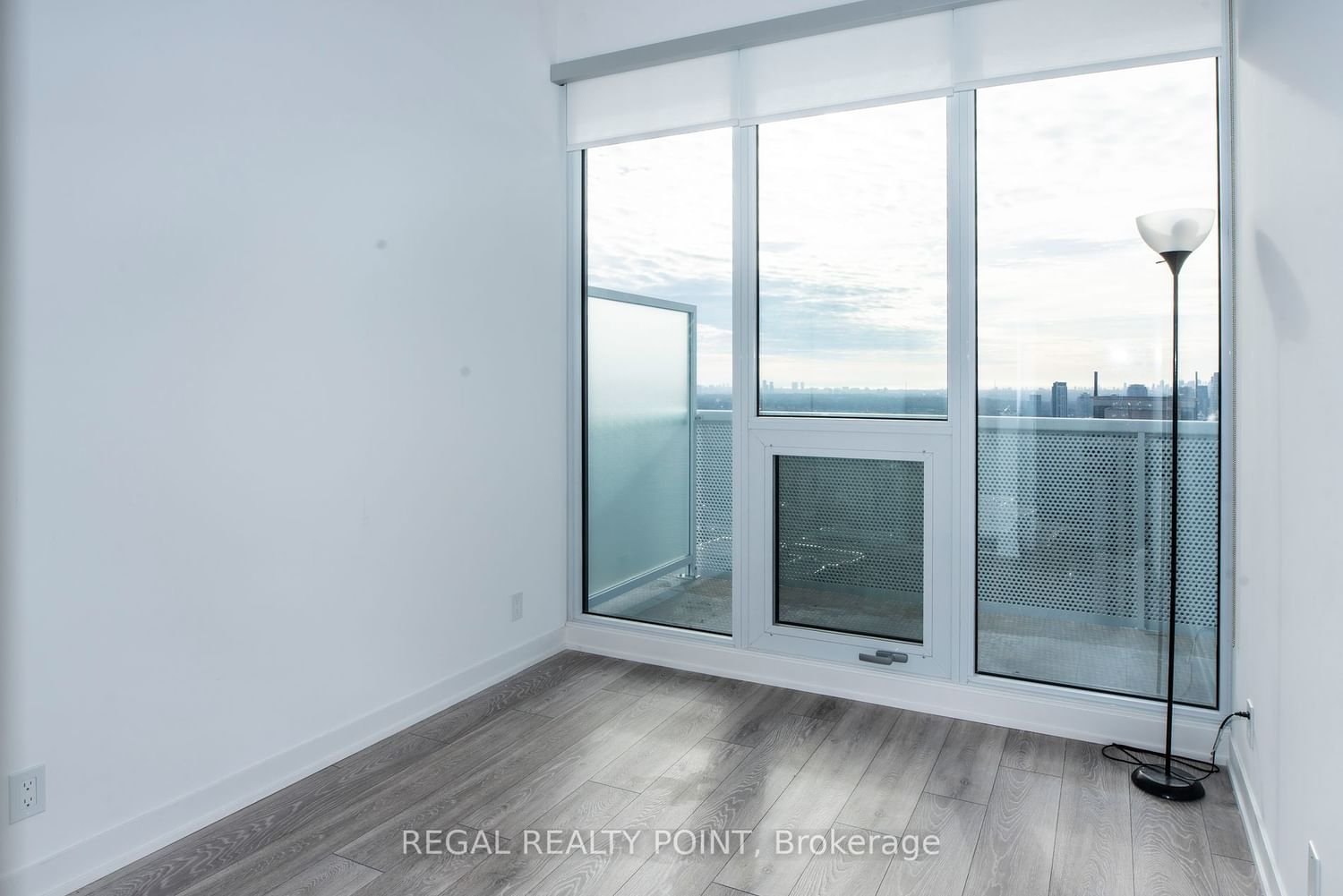 15 Holmes Ave, unit 3102 for rent - image #5