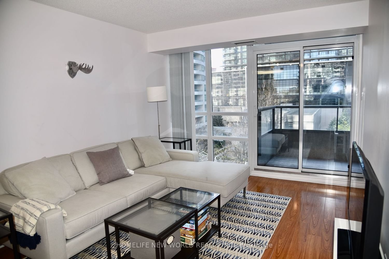 35 Hollywood Ave, unit 612 for sale - image #2