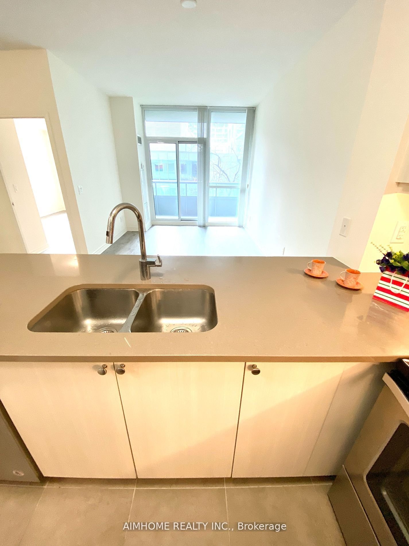25 Lower Simcoe St, unit 327 for rent - image #8