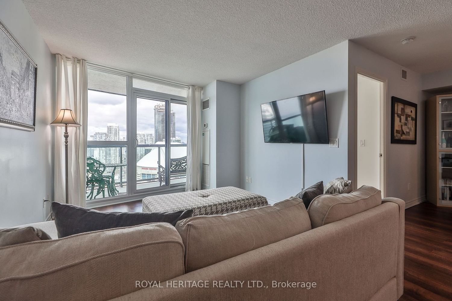 19 Grand Trunk Cres, unit 3712 for sale - image #12