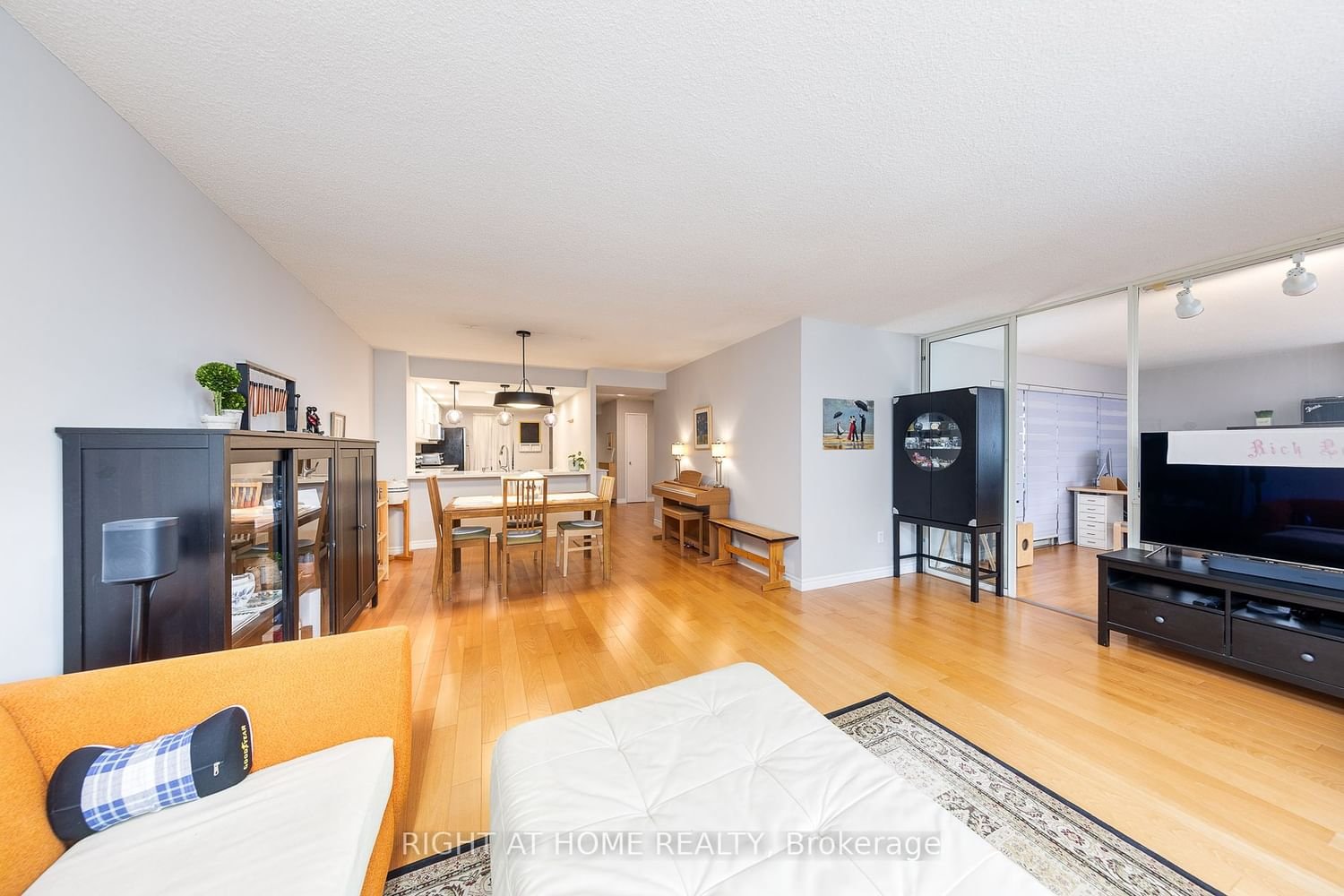 5 Kenneth Ave S, unit 706 for sale - image #1