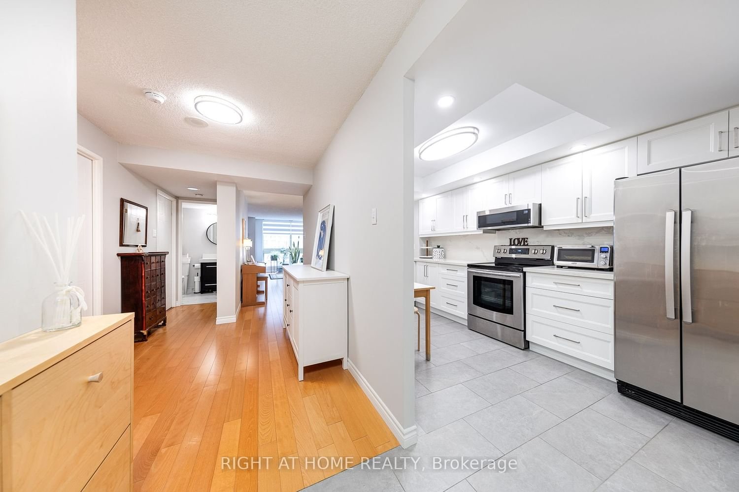 5 Kenneth Ave S, unit 706 for sale - image #2