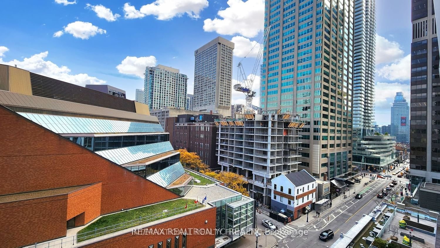 1 Yorkville Ave, unit 710 for rent - image #34