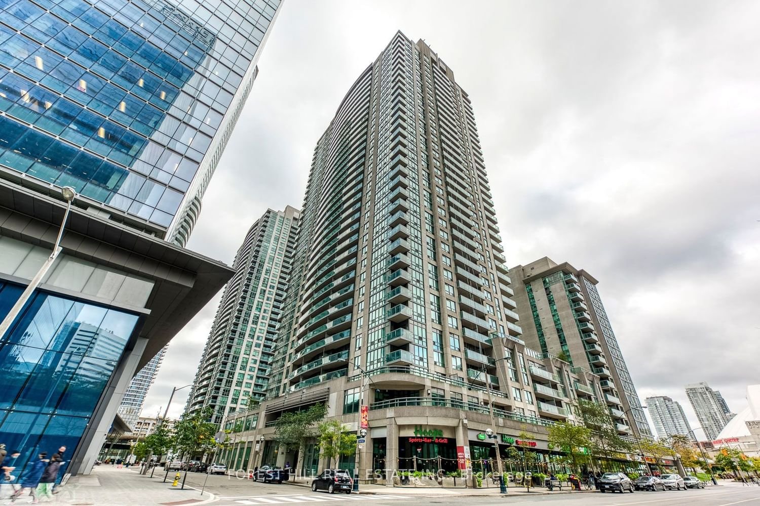 30 Grand Trunk Cres, unit 515 for rent - image #1