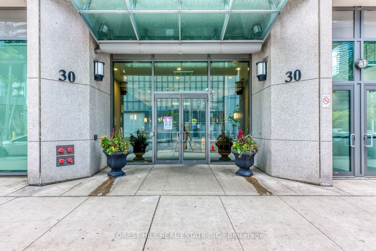 30 Grand Trunk Cres, unit 515 for rent - image #2