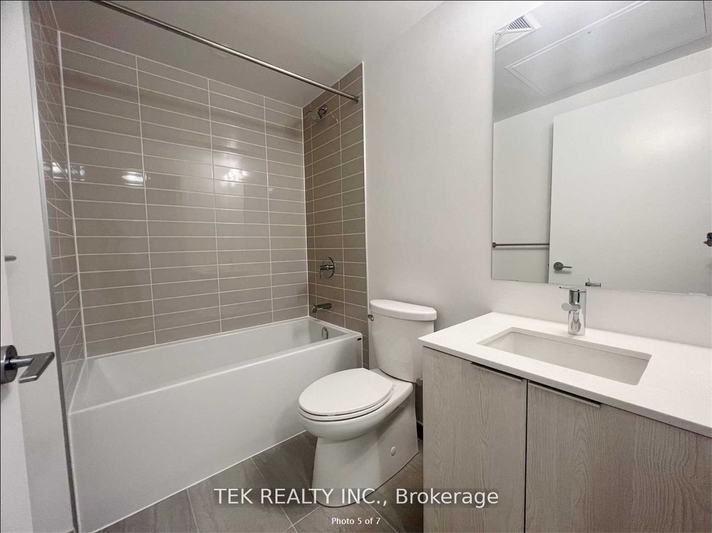357 King St W, unit 1004 for rent - image #2
