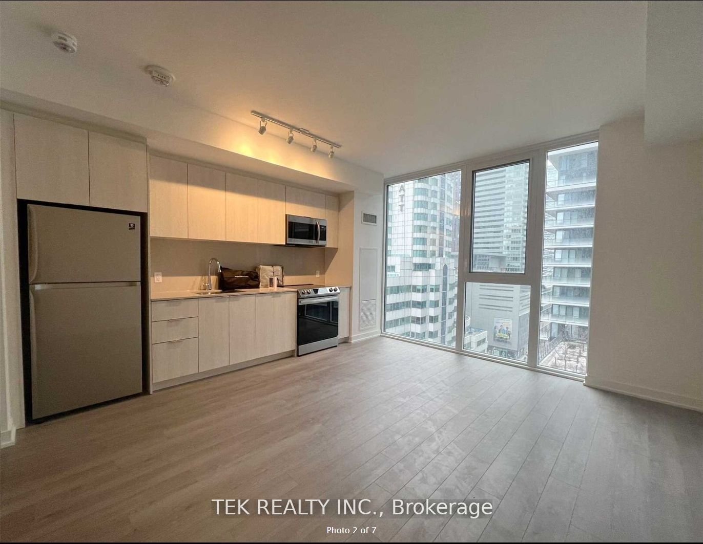 357 King St W, unit 1004 for rent - image #3