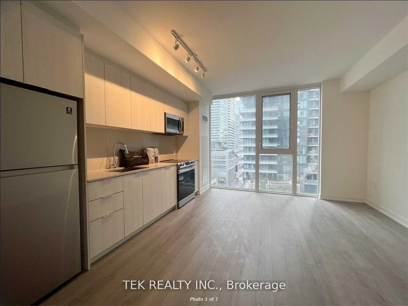 357 King St W, unit 1004 for rent - image #4