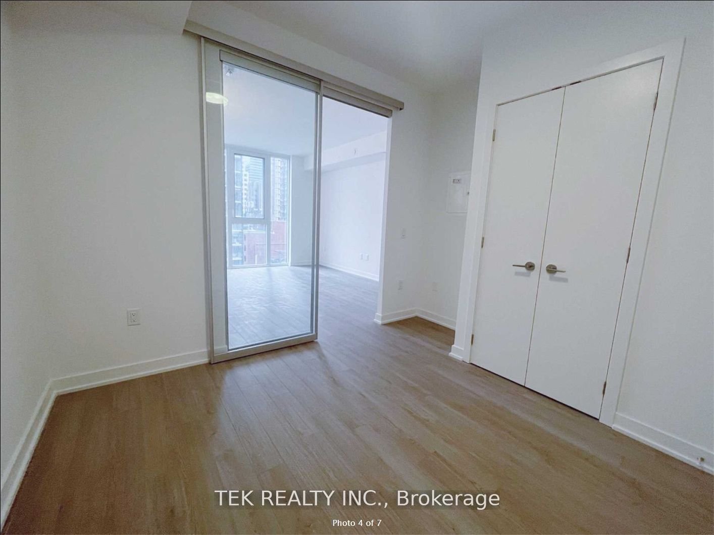 357 King St W, unit 1004 for rent - image #5