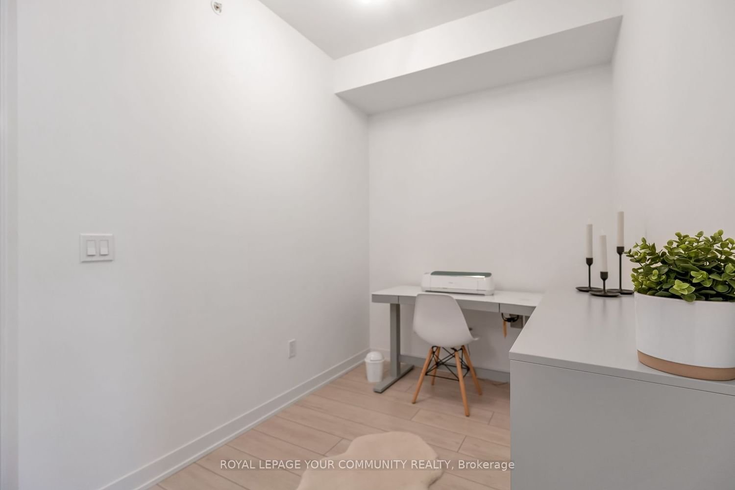 31 Tippett Rd, unit 1307 for rent - image #4