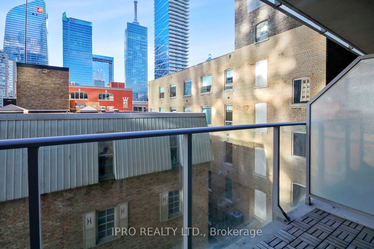 126 Simcoe St, unit 512 for rent - image #20
