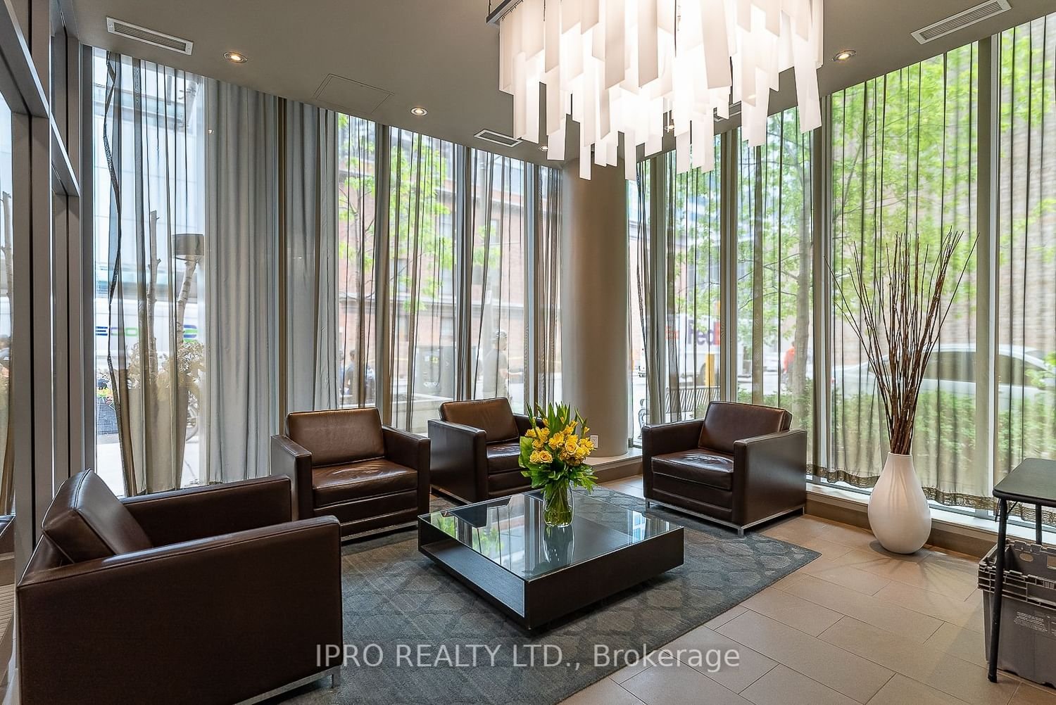 126 Simcoe St, unit 512 for rent - image #23
