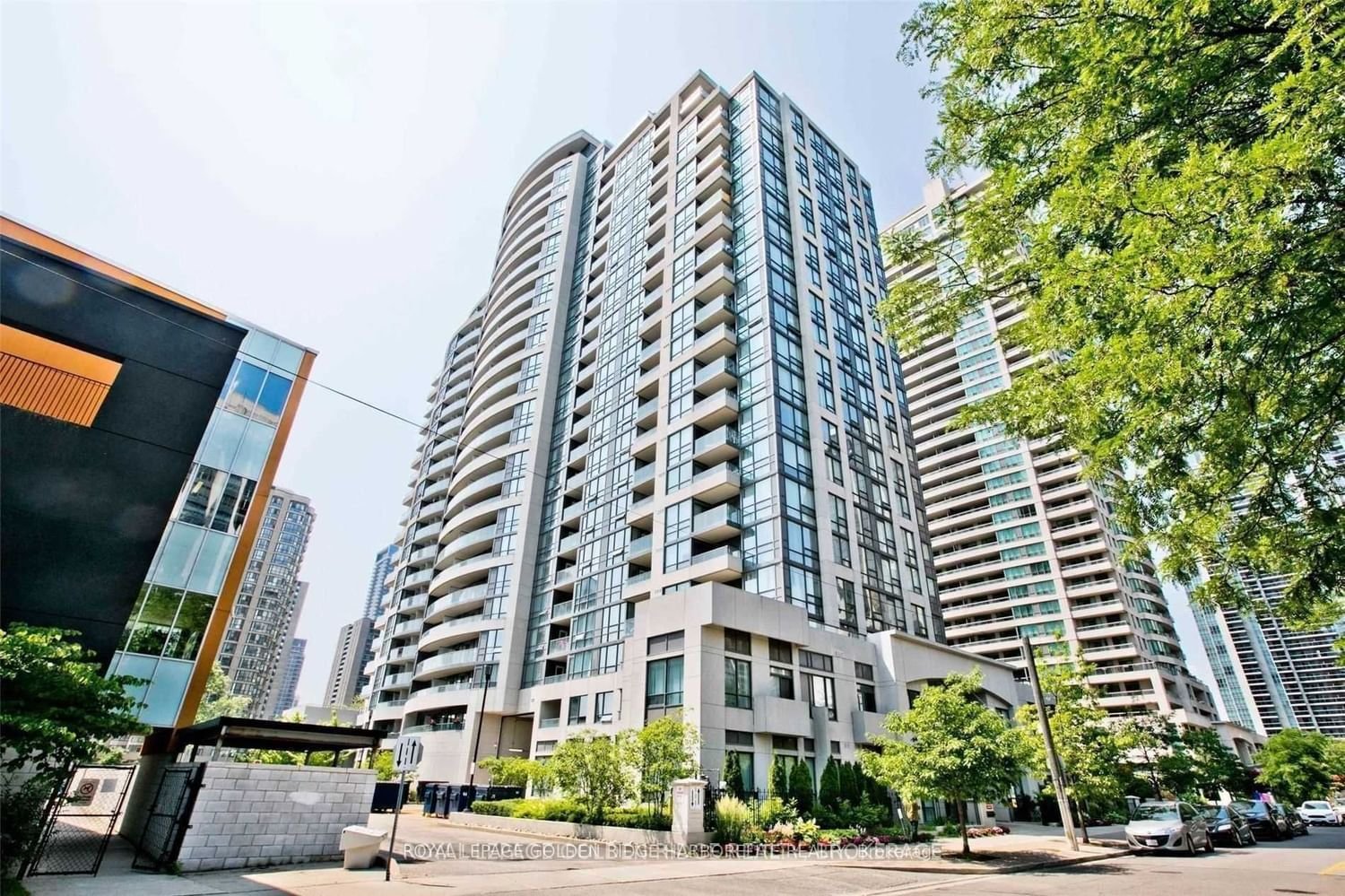 35 Hollywood Ave, unit 1502 for rent - image #1