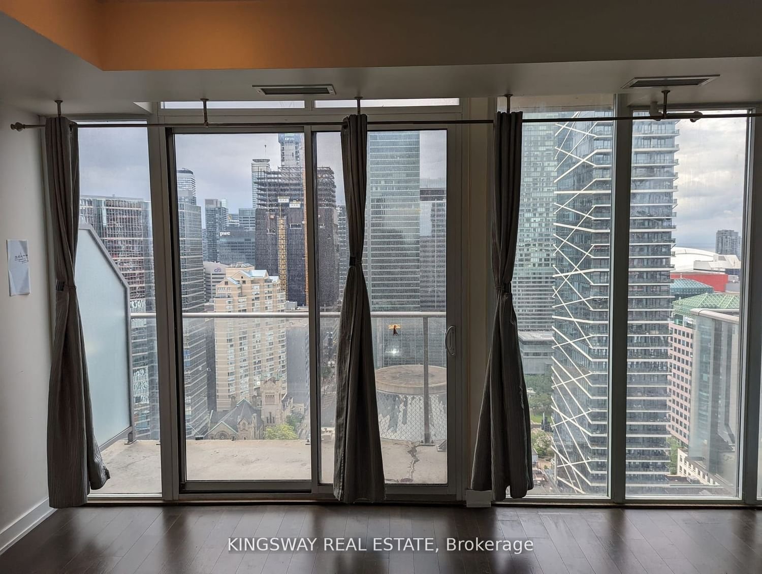 126 Simcoe St, unit 3002 for rent - image #12