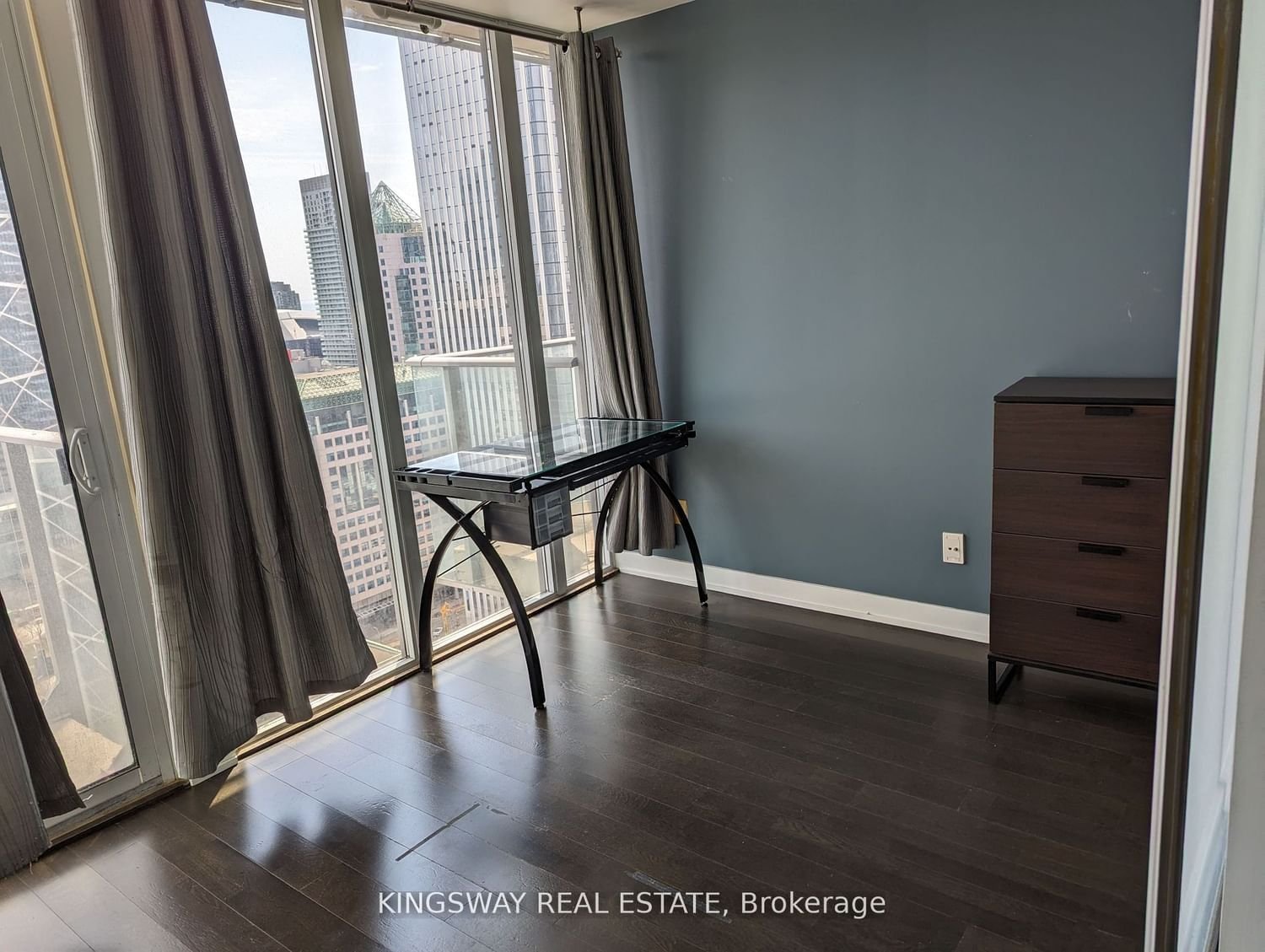 126 Simcoe St, unit 3002 for rent - image #5