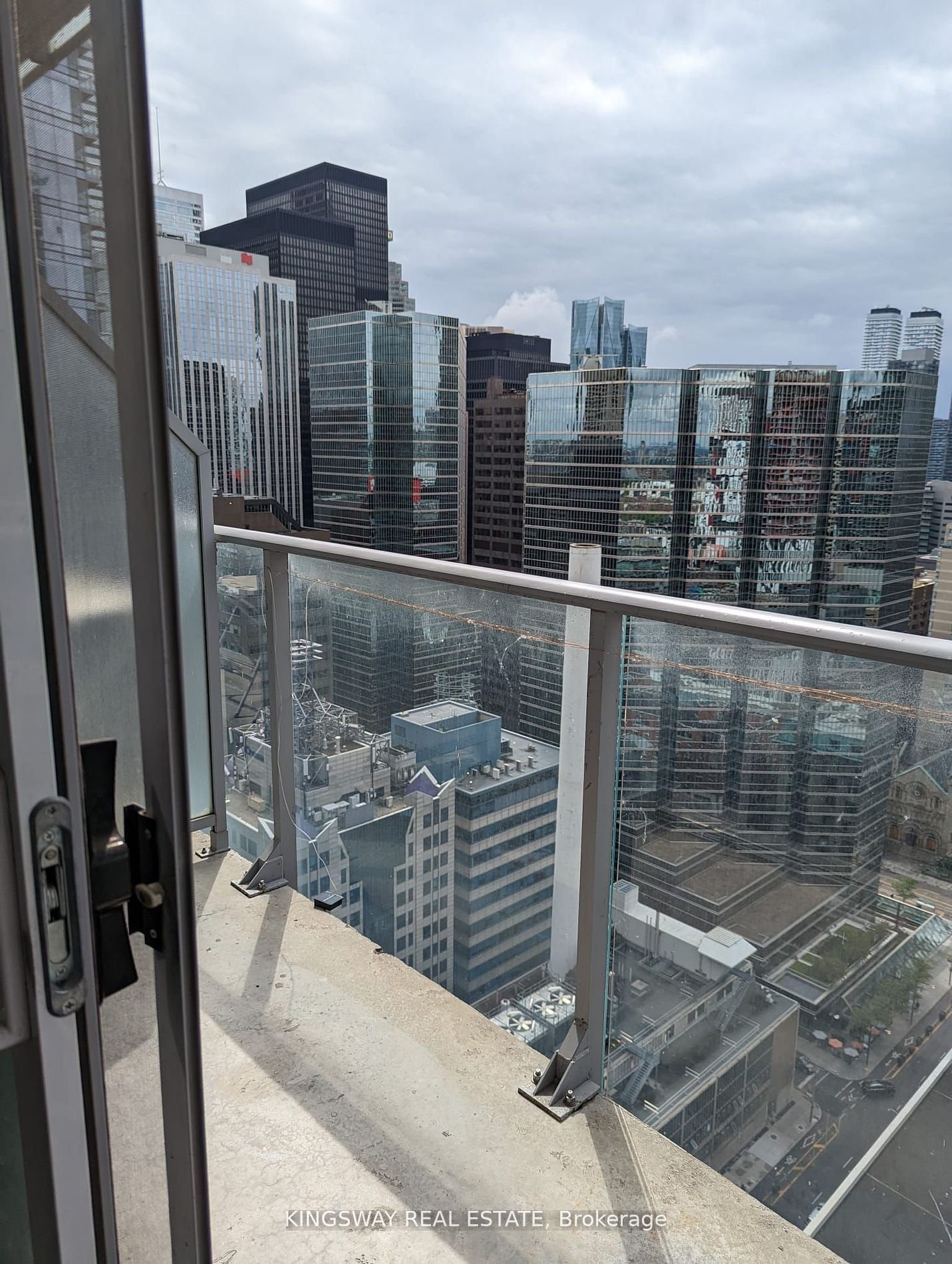 126 Simcoe St, unit 3002 for rent - image #6